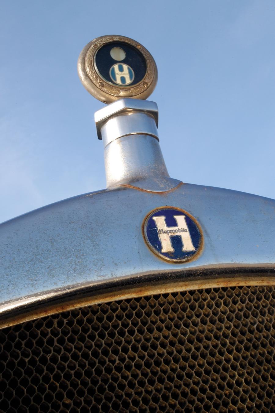 Логотип Hupmobile Model R Special Roadster 1924 года  (фото 2 из 4)